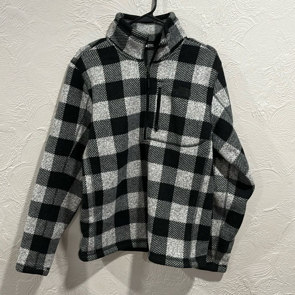The Northface Men’s buffalo plaid 1/4 zip pull over size small